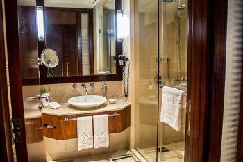 Hyatt Regency Al Kout Mall 5*