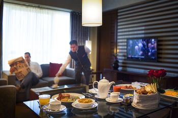 Hyatt Regency Al Kout Mall 5*