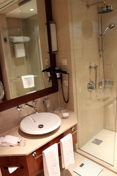 Hyatt Regency Al Kout Mall 5*