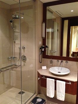 Hyatt Regency Al Kout Mall 5*