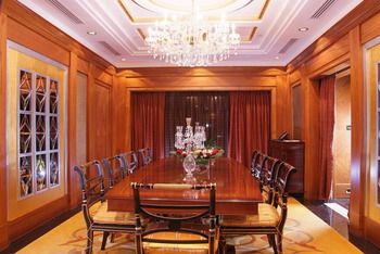 Holiday Inn Kuwait by IHG 4*
