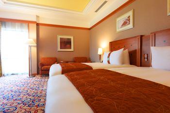Holiday Inn Kuwait by IHG 4*