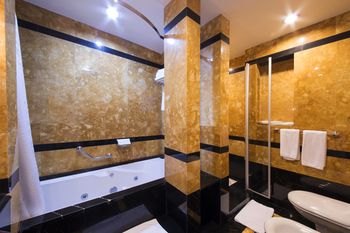 Holiday Inn Kuwait by IHG 4*