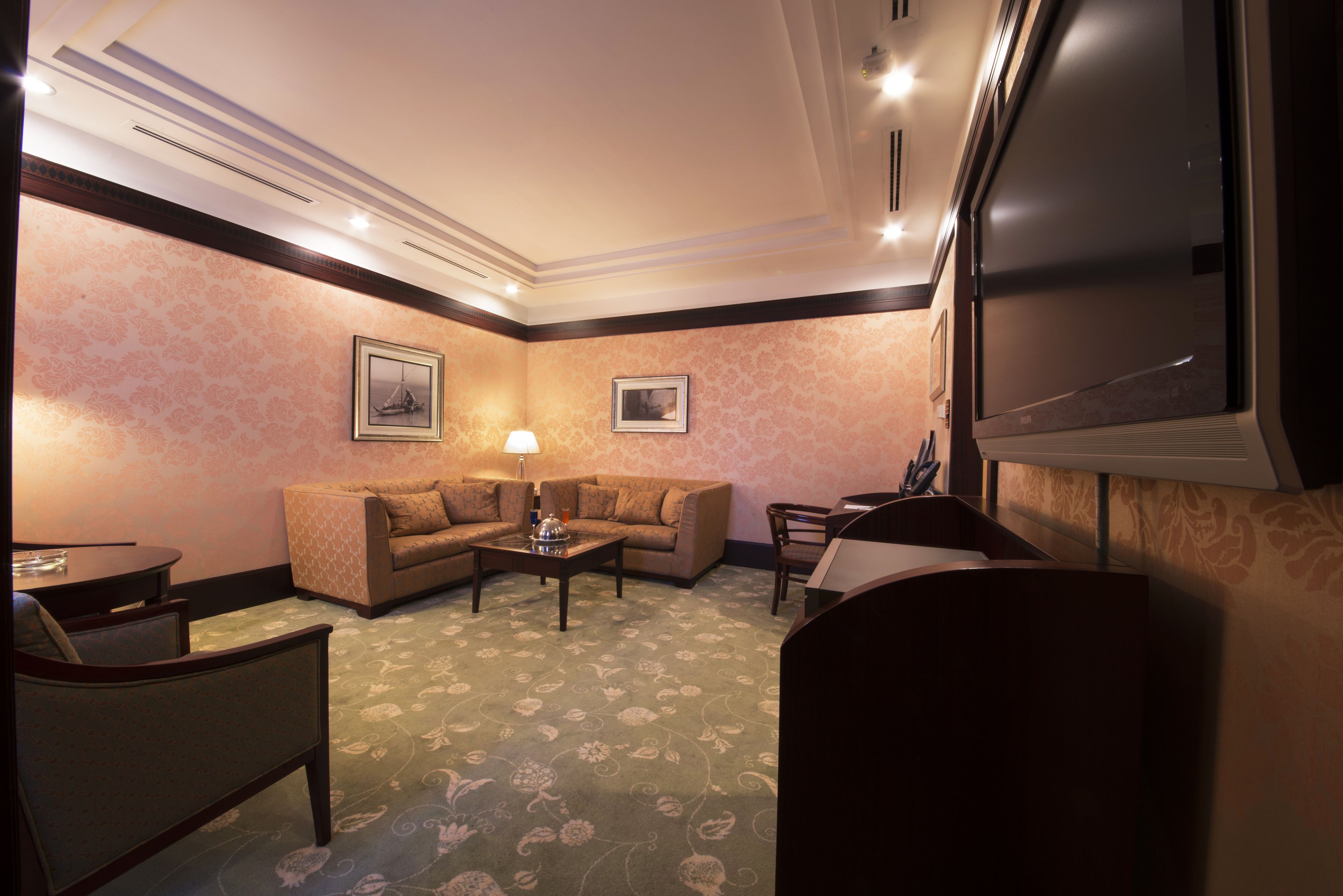 Holiday Inn Kuwait by IHG 4*