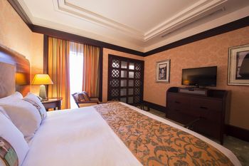 Holiday Inn Kuwait by IHG 4*
