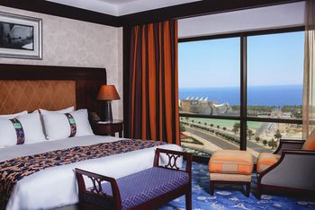 Holiday Inn Kuwait by IHG 4*