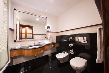 Holiday Inn Kuwait by IHG 4*