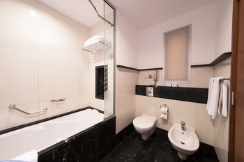 Holiday Inn Kuwait by IHG 4*