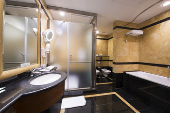 Holiday Inn Kuwait by IHG 4*
