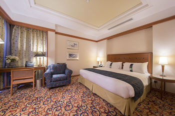 Holiday Inn Kuwait by IHG 4*