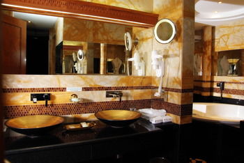 Holiday Inn Kuwait by IHG 4*