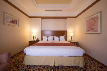 Holiday Inn Kuwait by IHG 4*