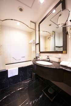 Holiday Inn Kuwait by IHG 4*