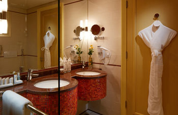 Millennium Hotel and Convention Centre Kuwait 4*