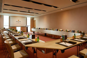 Millennium Hotel and Convention Centre Kuwait 4*