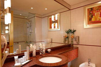 Millennium Hotel and Convention Centre Kuwait 4*
