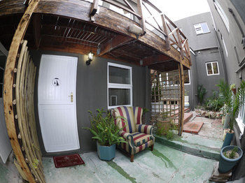 THE BIG Luxury Backpackers 3*