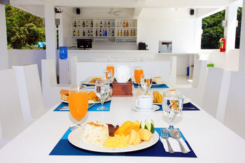Coron Bluewave Hotel 3*