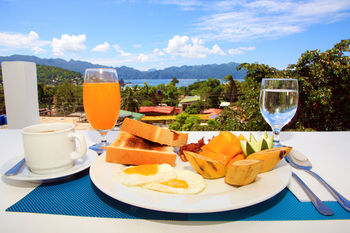 Coron Bluewave Hotel 3*