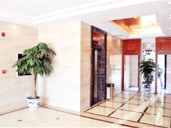 GreenTree Inn Ganzhou Sankang Temple DaRunFa Express Hotel 2*