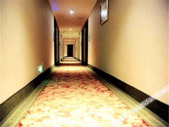 GreenTree Inn Ganzhou Sankang Temple DaRunFa Express Hotel 2*