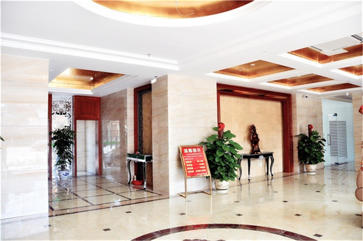 GreenTree Inn Ganzhou Sankang Temple DaRunFa Express Hotel 2*