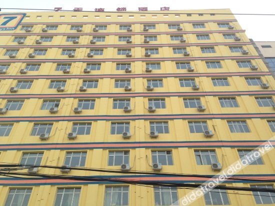 7Days Inn Chain Hotel (Urumqi International Grand Bazaar Xinjiang University) 2*