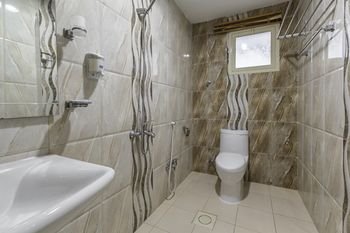 La Rive Hotels & Suites (Formerly known as Ghosn Al Banafsej) 4*