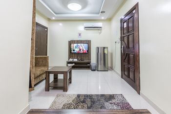 La Rive Hotels & Suites (Formerly known as Ghosn Al Banafsej) 4*
