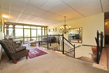 Benvenuto Hotel and Conference Centre 3*