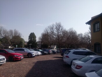 Benvenuto Hotel and Conference Centre 3*