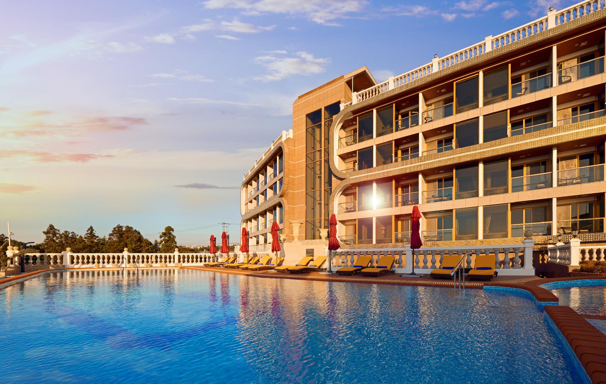 GoldOne Hotel & Suites 4*