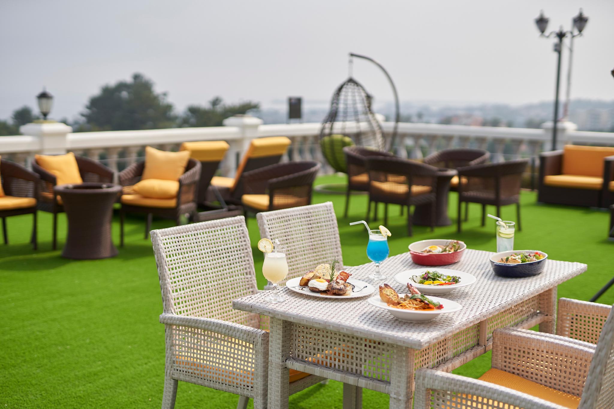 GoldOne Hotel & Suites 4*