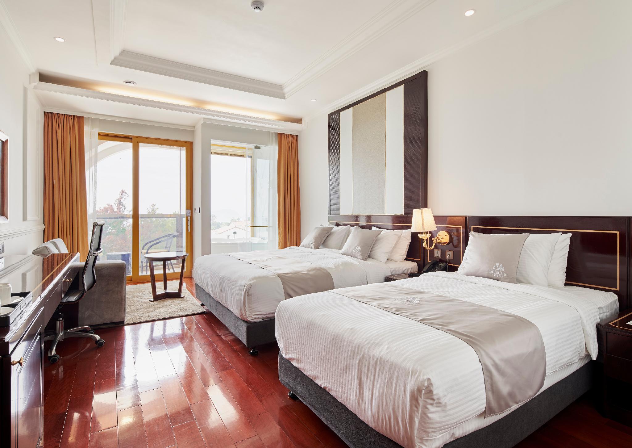GoldOne Hotel & Suites 4*