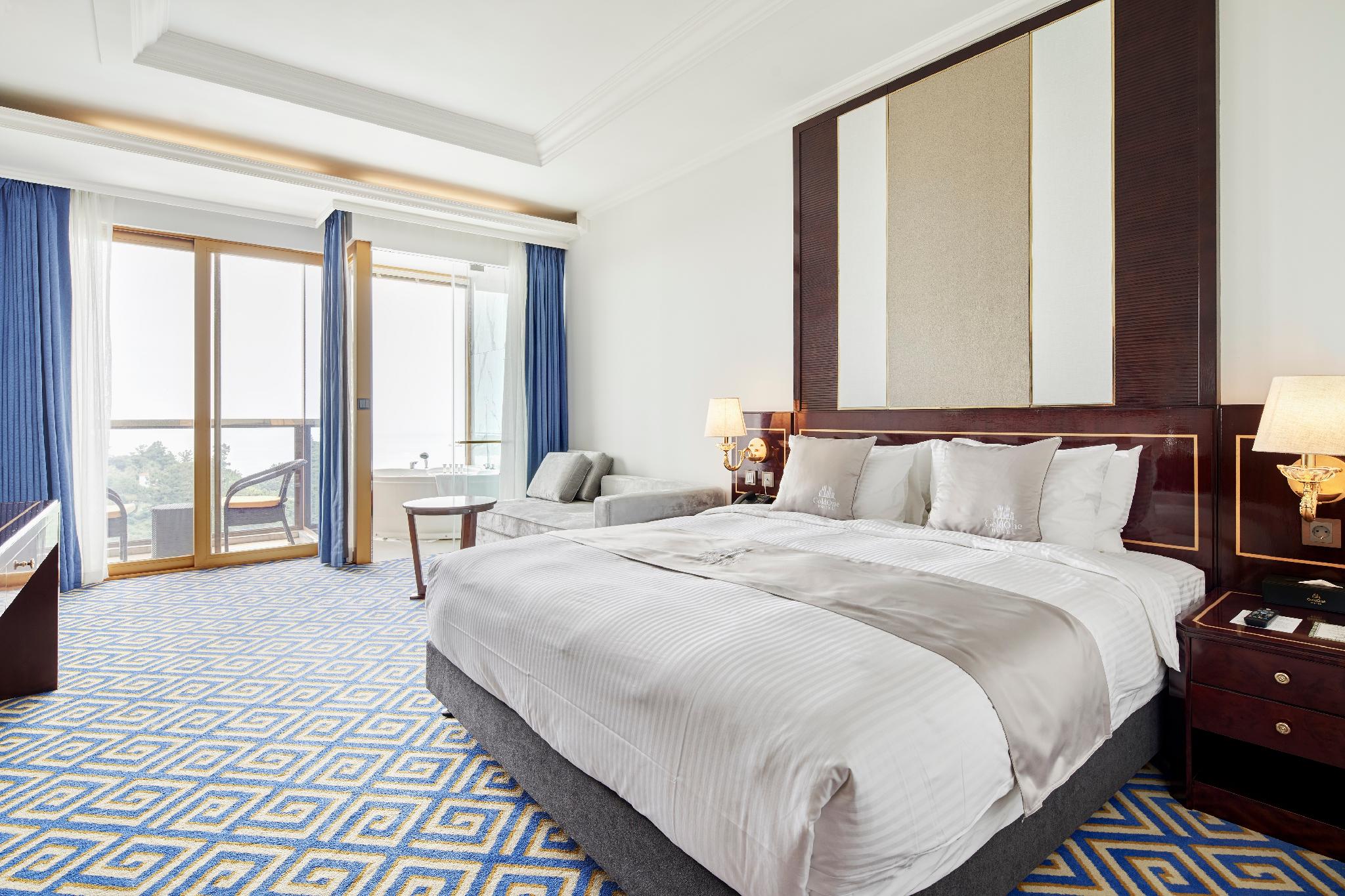 GoldOne Hotel & Suites 4*