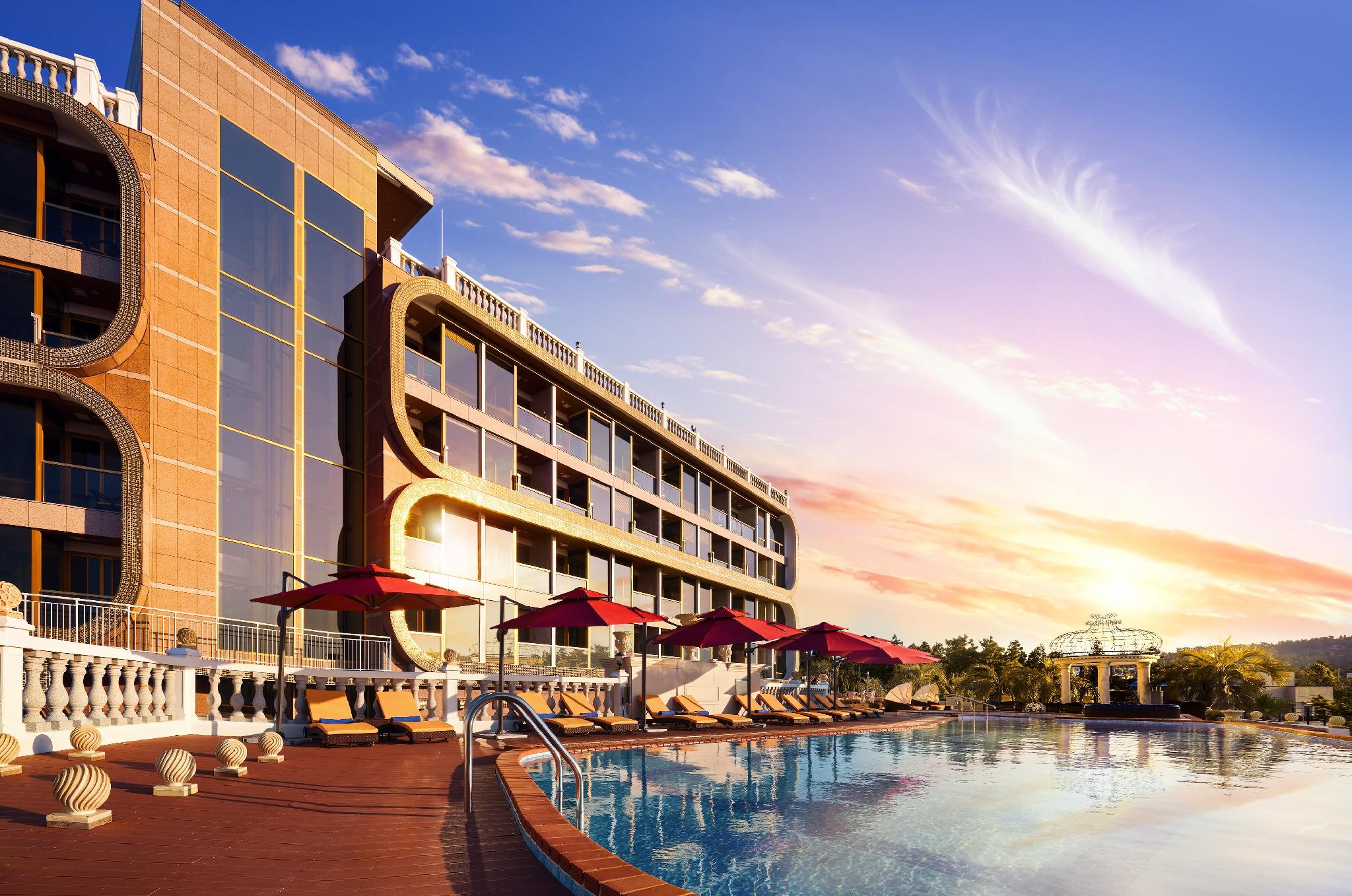 GoldOne Hotel & Suites 4*