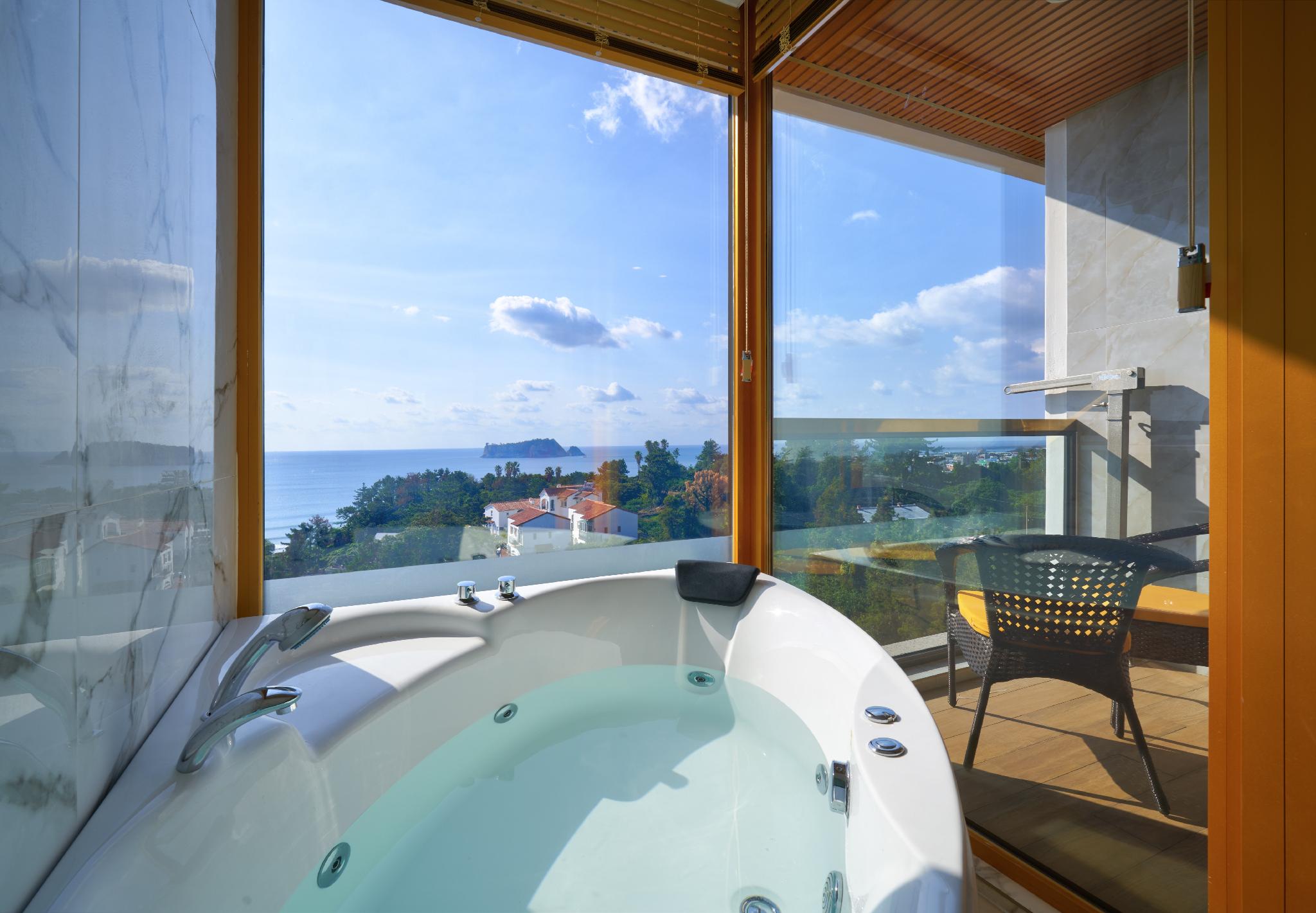 GoldOne Hotel & Suites 4*