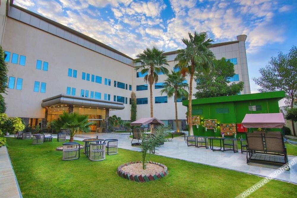 The District Hotel Najran 0*
