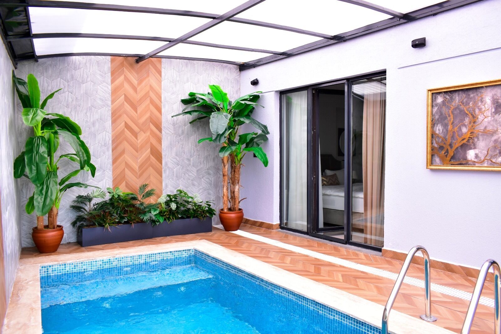 Green Hills Suites 0*