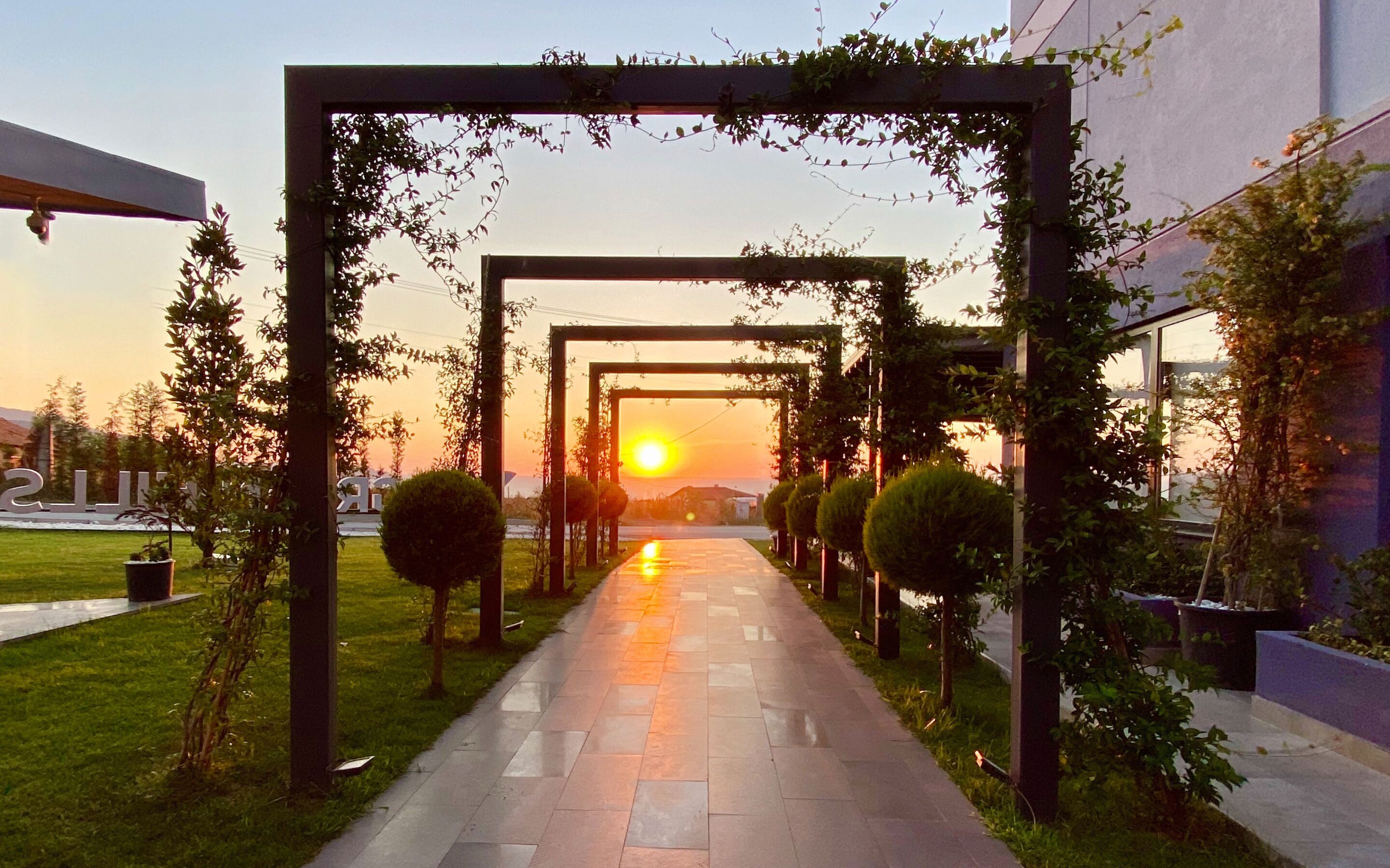 Green Hills Suites 0*