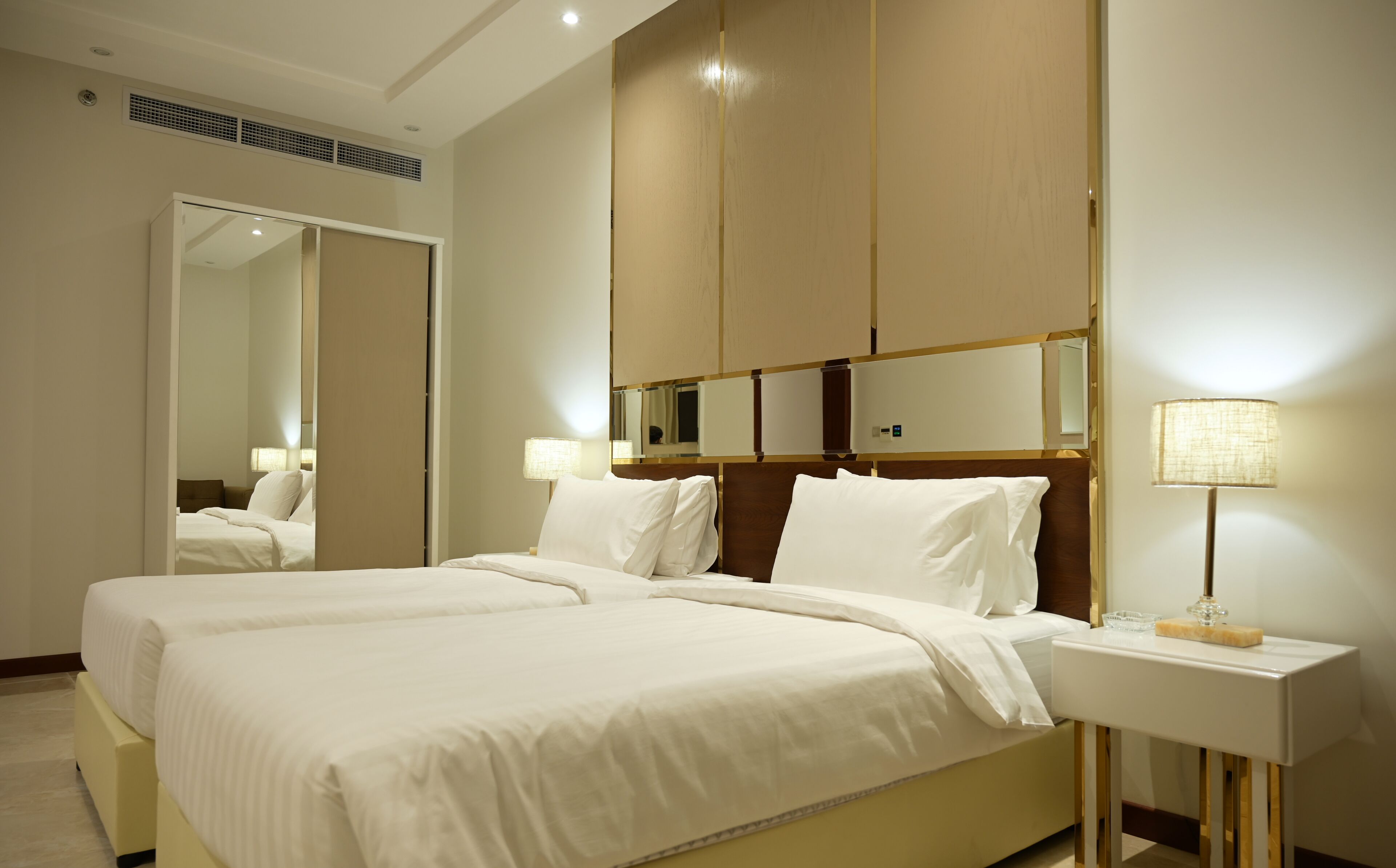 Sela Hotel 0*