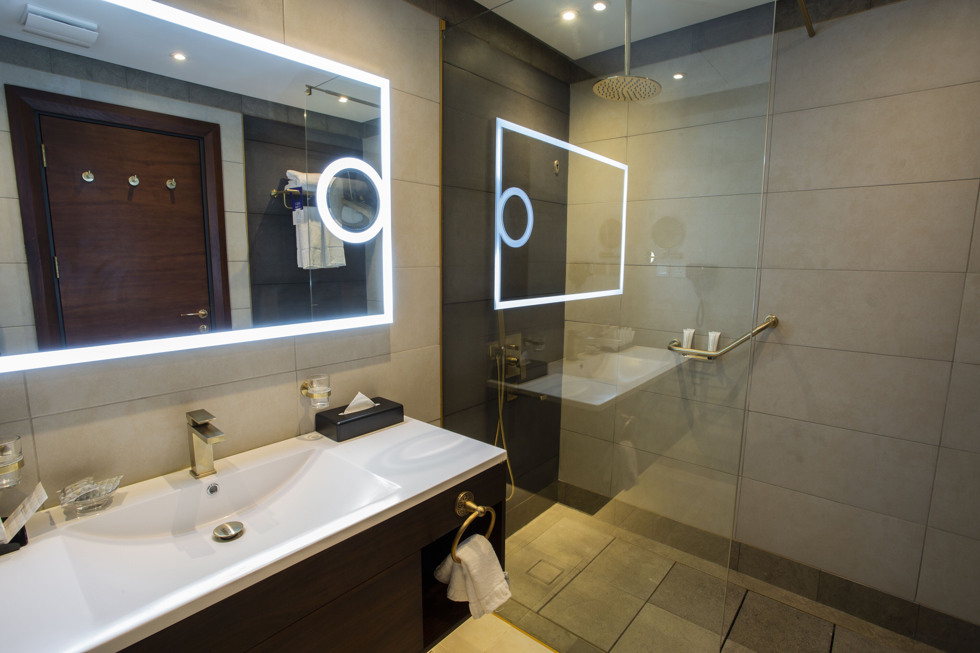 Velar Inn Hotel 4*