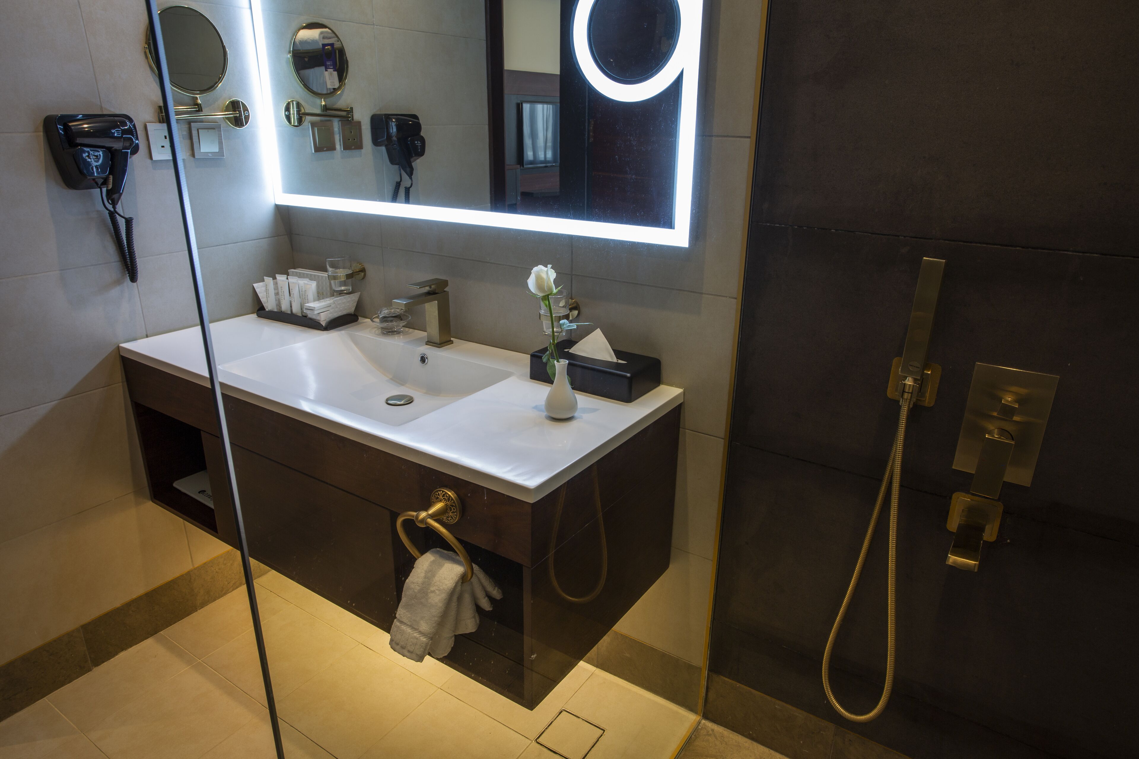 Velar Inn Hotel 4*