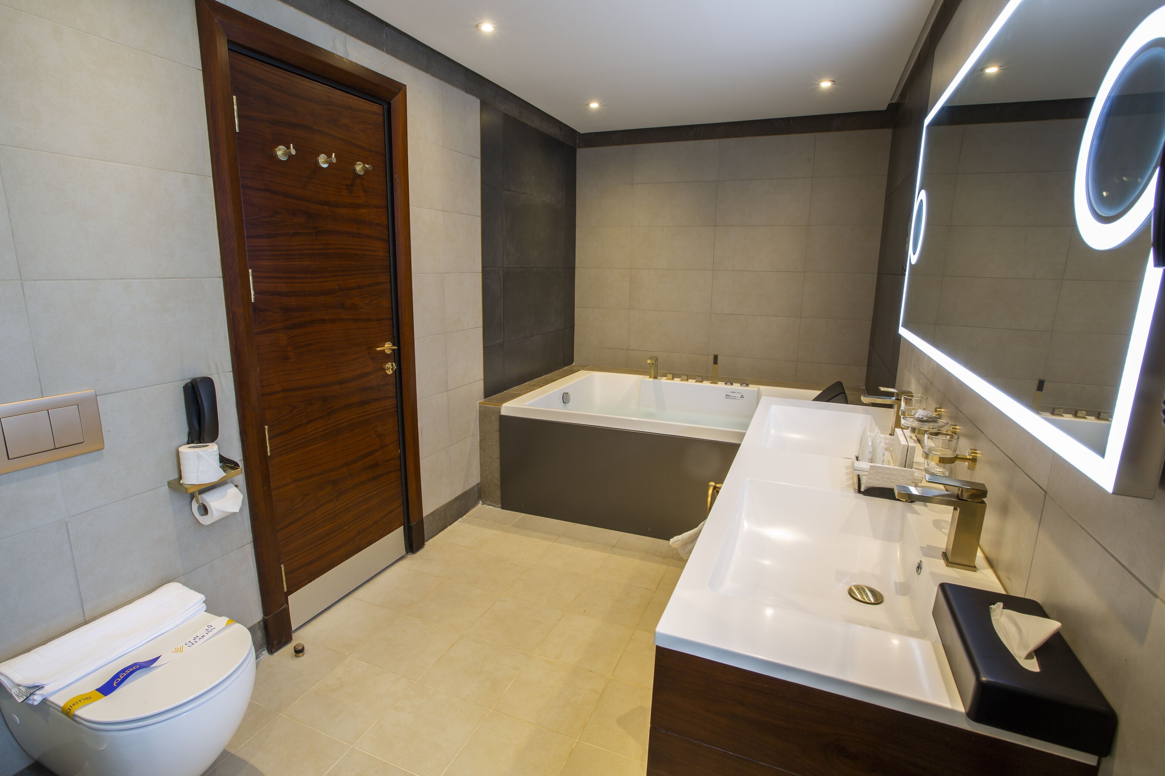Velar Inn Hotel 4*