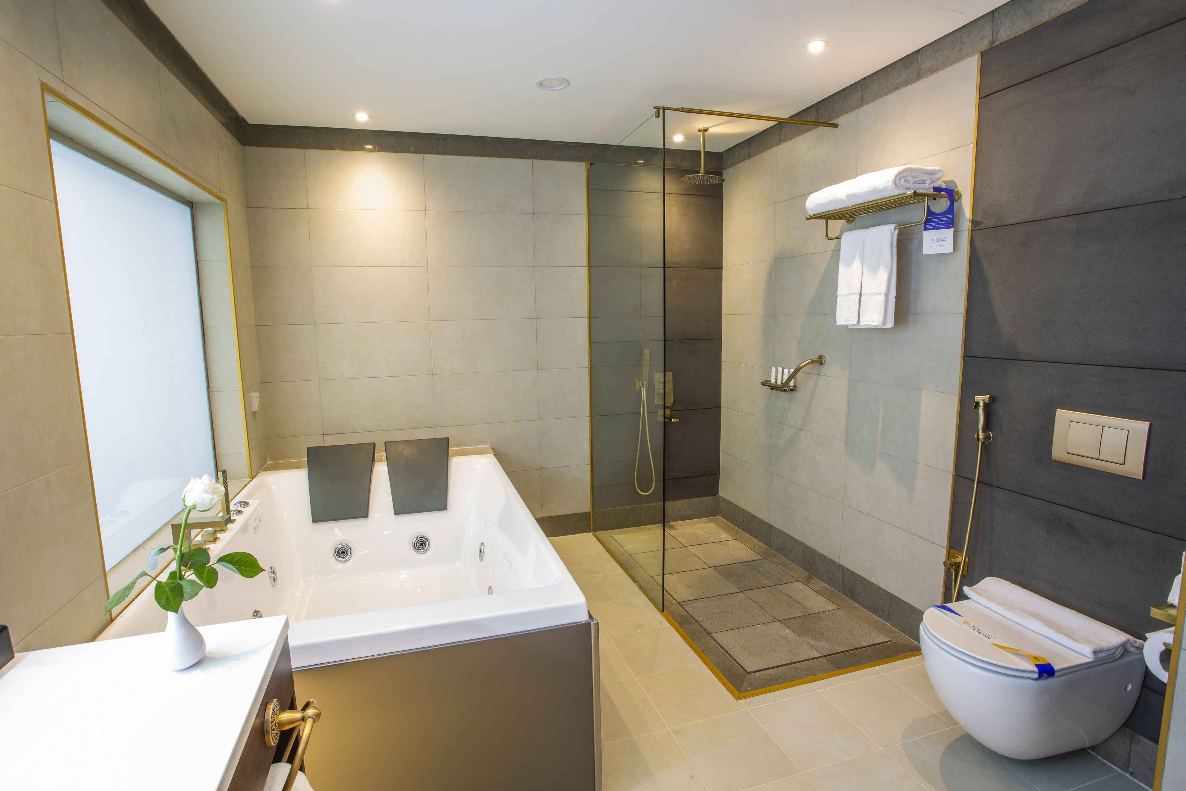 Velar Inn Hotel 4*