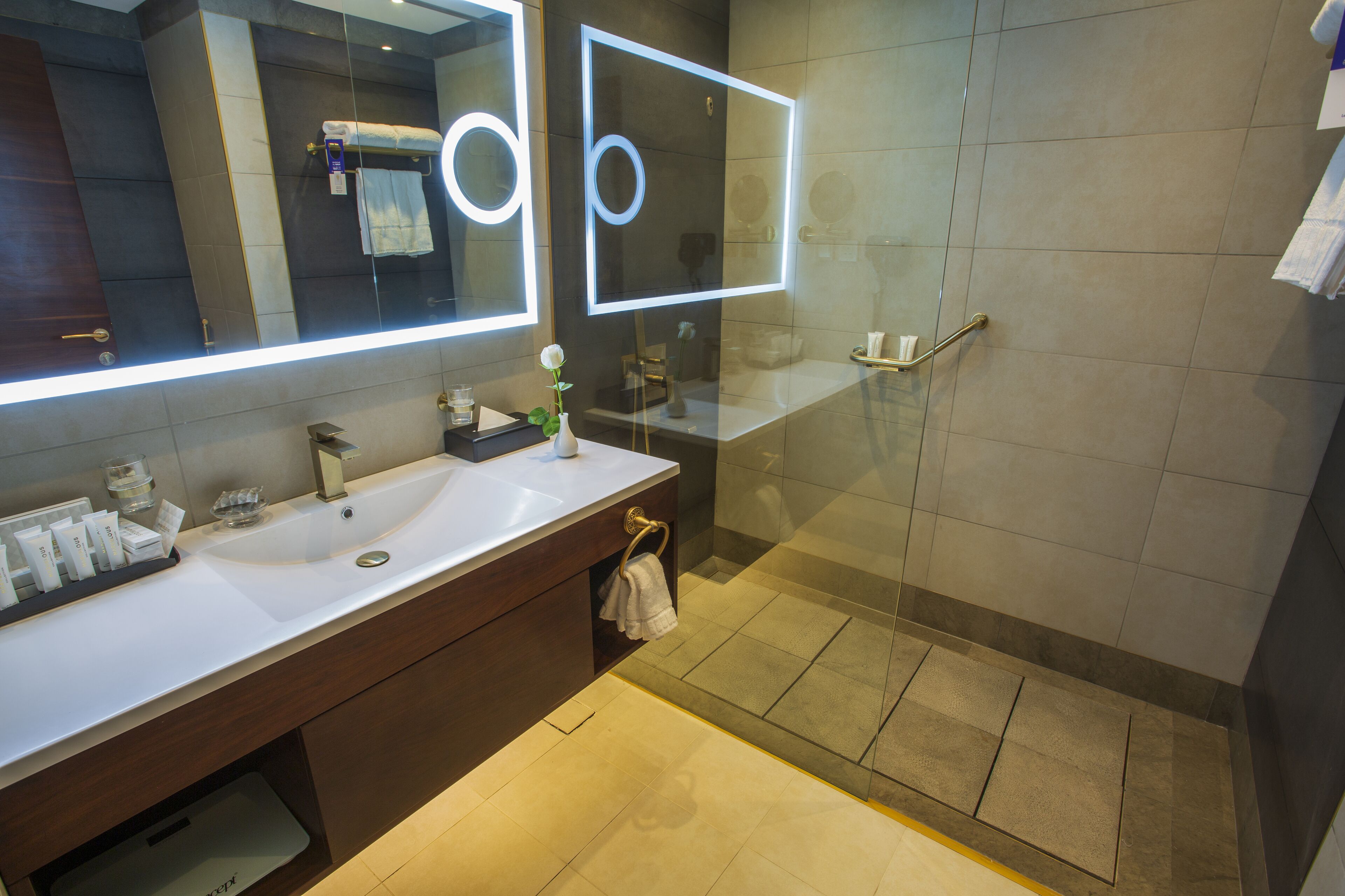 Velar Inn Hotel 4*