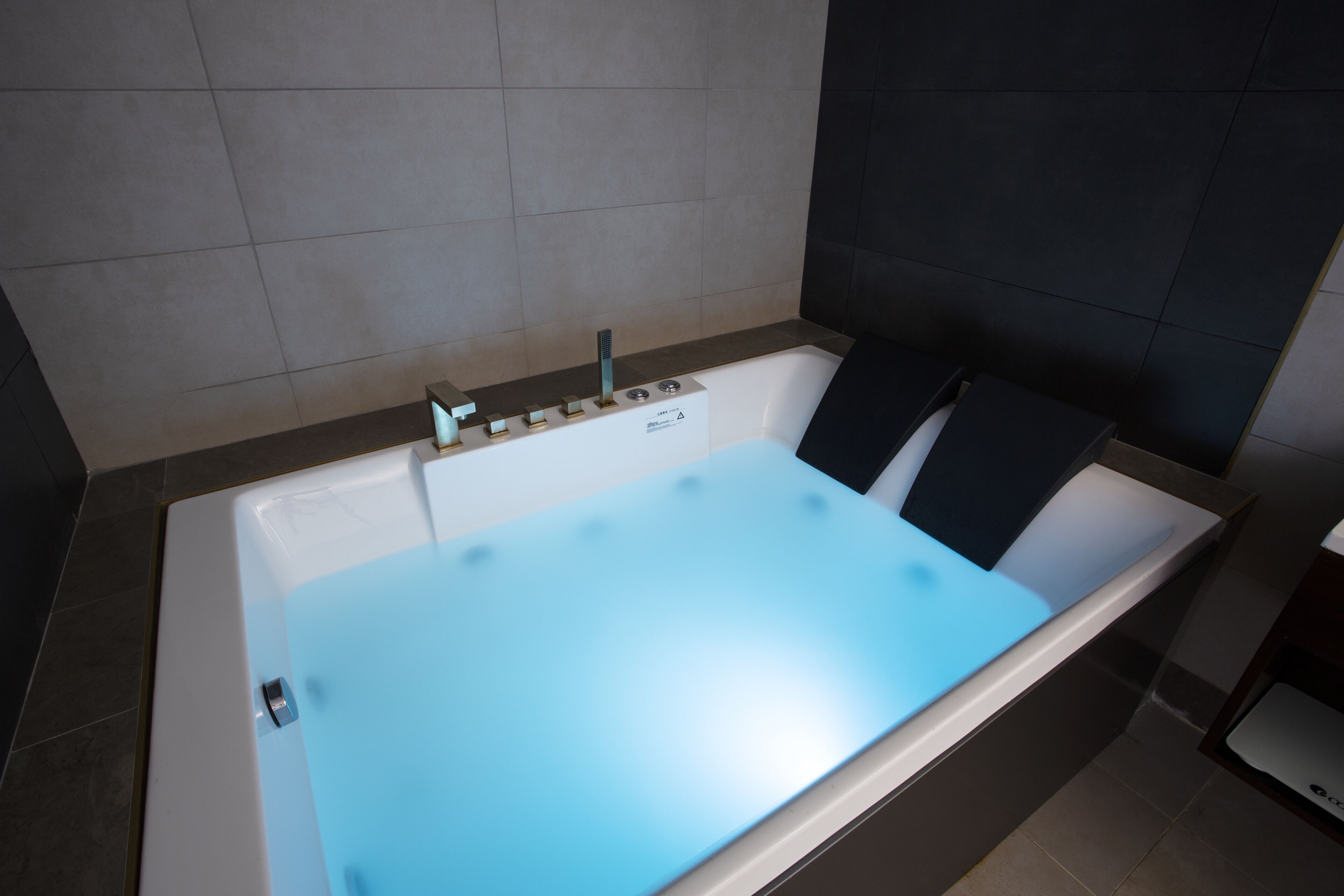 Velar Inn Hotel 4*