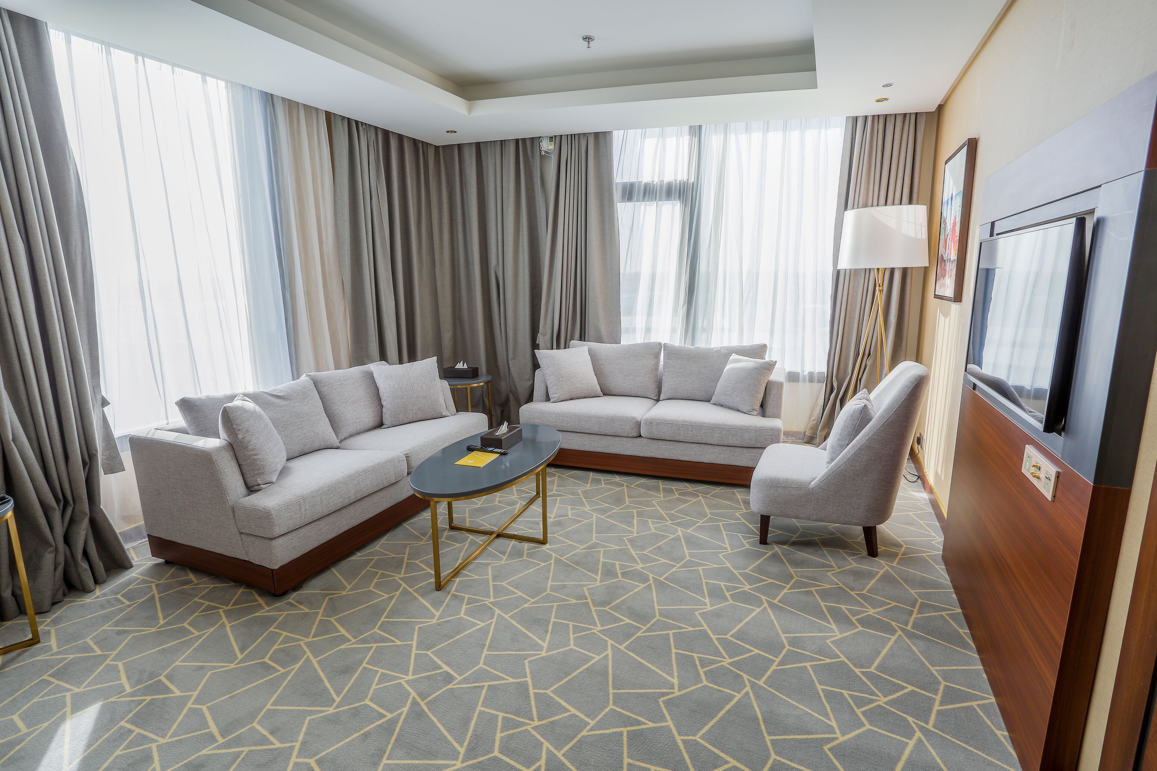 Velar Inn Hotel 4*