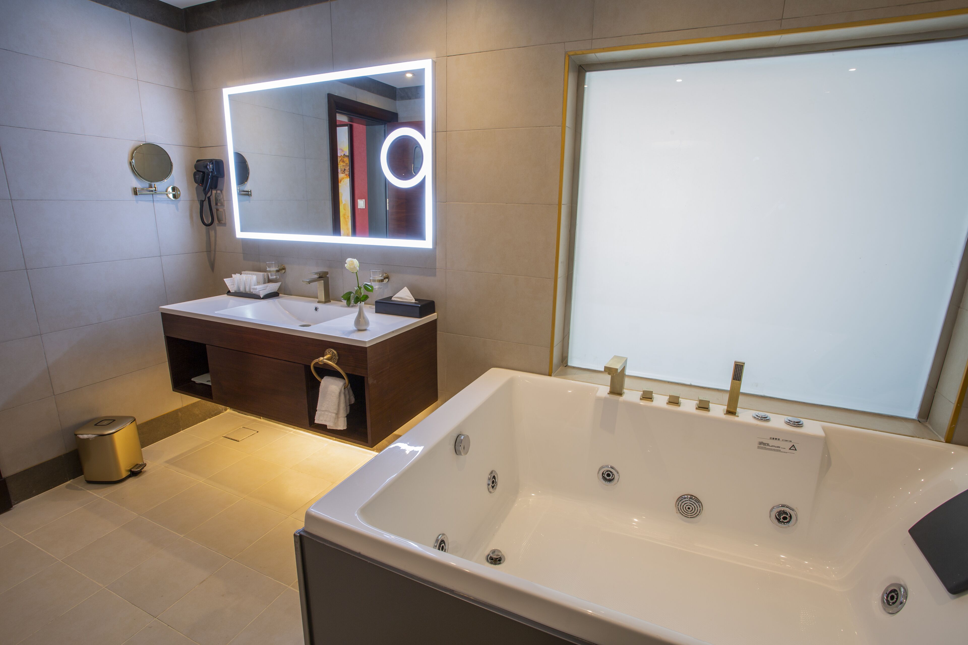 Velar Inn Hotel 4*
