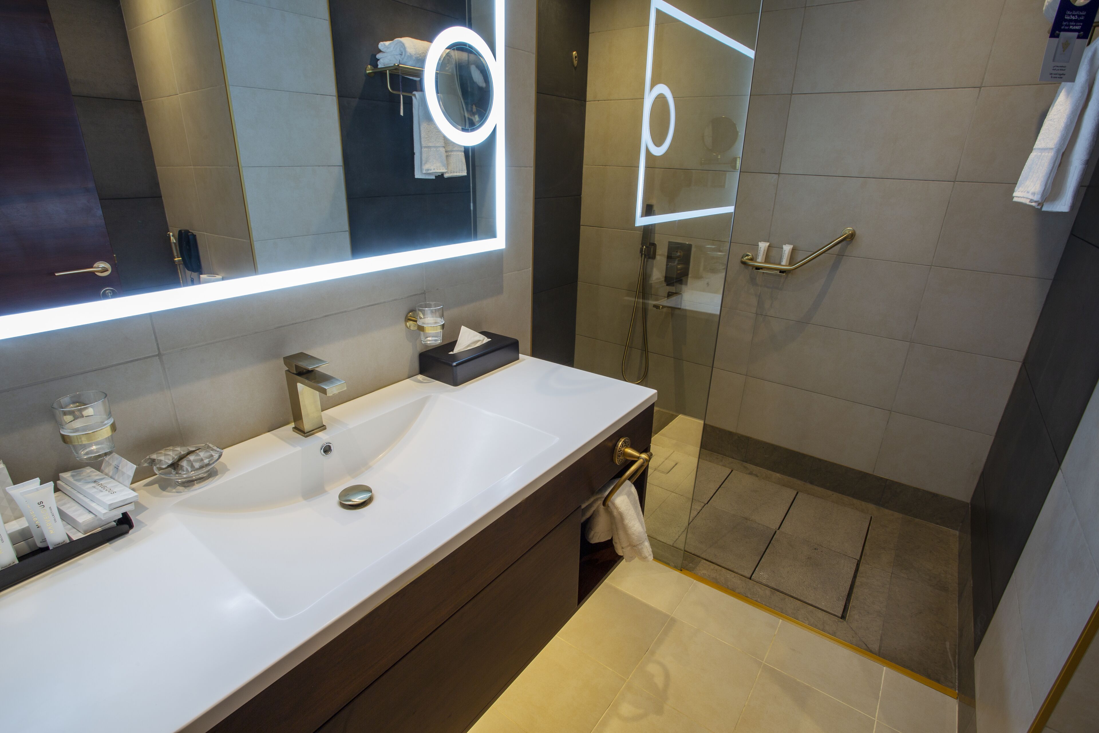 Velar Inn Hotel 4*